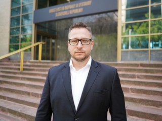 Martin Pekár sa vzdáva mandátu poslanca parlamentu. Kto nastúpi na jeho miesto?