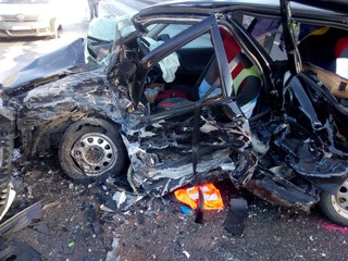 Na východe zahynula 31-ročná žena, čelne sa zrazila s ďalším autom