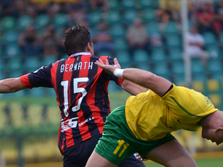 Šošoni privítajú andelov v súboji o prvé miesto