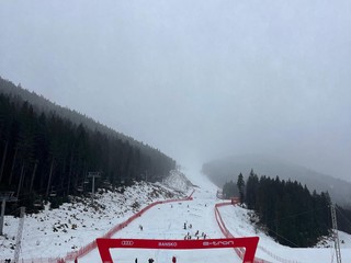 Mužský slalom v Bansku zrušili pre dážď a silný vietor, ženský v Andorre pre Švédku Annu Swennovú-Larssonovú