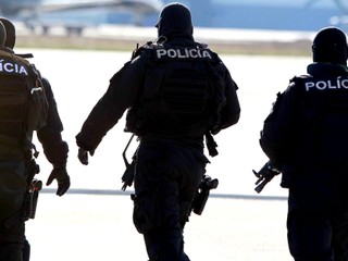 Policajti NAKA zasahovali proti extrémistom na západnom a strednom Slovensku