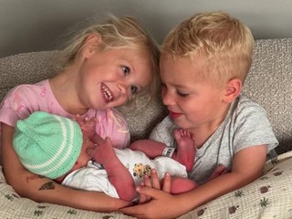 Tenistka Caroline Wozniacka je trojnásobnou mamou. Ukázala rozkošného syna