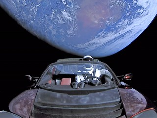 Tesla Elona Muska bola vypustená do vesmíru pred štyrmi rokmi: Toto ju čaká