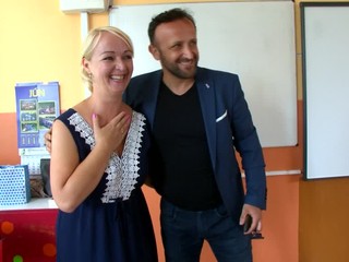 Deti vysnívali učiteľke návštevu Kandráča. Ten prišiel aj zaspievať