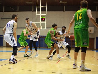 Hustý zápas o prvé miesto!