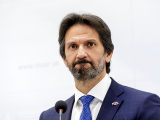 Robert Kaliňák potvrdil, že usmrtený dobytok zlikvidujú i vo vojenskom priestore za Levicami