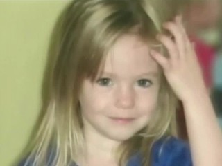 Pedofila sa opýtali, či zavraždil Maddie McCann. Začalo mu mykať kútikmi