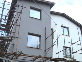 Sľubujú novú výzvu na obnovu domov. Kritici ale chcú opakovanie tej poslednej