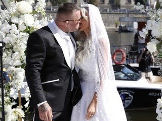 Luxusná svadba Karlosa a Lely: VIP hostia, kolotoče, ohňostroj a pozrite sa na nevestine šaty!