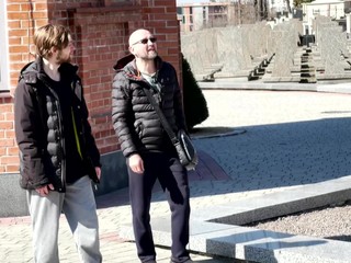 Štáb TV JOJ na Ukrajine: Cintoríny sú plné mladých obetí