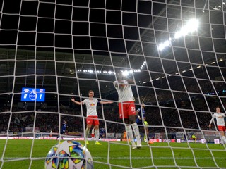 Osemfinále dohrajú na domácich štadiónoch a zvyšok v Lisabone