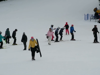 Počasie brzdí strediská: Na ktorých zjazdovkách si budete môcť čoskoro zalyžovať?