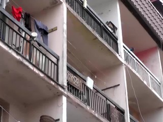 Partnerská hádka skončila bodnutím. Muž skončil v nemocnici s ranou na hrudi