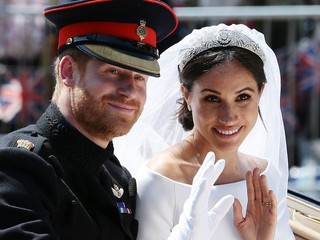 Meghan sa mala pred svadbou pohádať s kráľovnou!