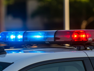 Neznámi ozbrojenci strieľali na hostí baru. Útok si vyžiadal najmenej 9 obetí