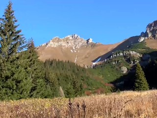 VIDEO: Jeseň vo Vysokých Tatrách vrcholí. Pre mnohých turistov je toto obdobie tým najkrajším z celej letnej sezóny