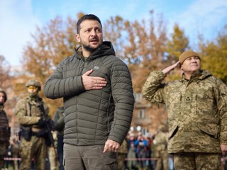 264. deň na Ukrajine: Zelenskyj navštívil oslobodený Cherson. Predstavitelia Ruska a Ameriky neohlásene rokujú