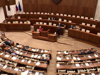 V parlamente rozhodli. Od júla budúceho roka sa budú nákupy zaokrúhľovať na 5 centov