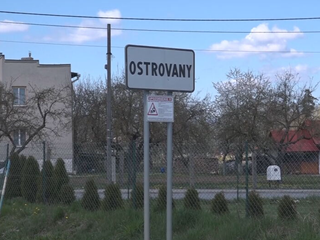 Bitka v osade sa vyhrotila. Zasahujúci žandár skončil v nemocnici