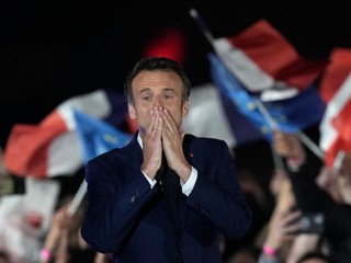 Podľa predbežných výsledkov je víťazom francúzskych volieb Emmanuel Macron