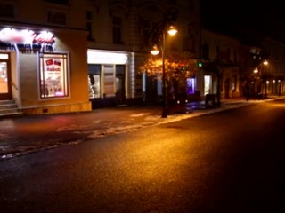 Agresívny muž vyčíňal v Banskej Bystrici. Ženu pichol do tváre