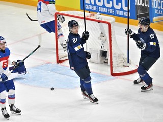 Slováci v tretej tretine posledného zápasu dali gól. Fíni sa ale obhájili a vyhrali 2:1