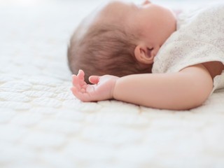 Dievčatko sa narodilo so srdcom mimo tela. Odchádza z nemocnice