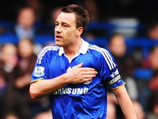 Terry sa spustil kade-tade, ale kapitánsku pásku nepustí