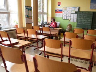 Učiteľka mu nedovolila fajčiť, tak začal byť agresívny. Smrťou sa vyhrážal jej aj spolužiakom