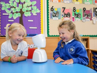 Nastupuje nový trend: TOTO má nahradiť deti v školách