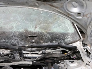 Muž odpálil výbušninu v policajnom aute. Jeho motív vás prekvapí