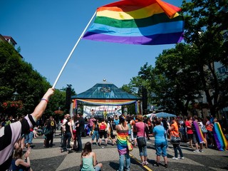 Členské štáty musia priznať trvalý pobyt osobe, ktorá je zosobášená s občanom únie rovnakého pohlavia