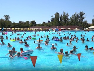 Odradil prípad s amébou Slovákov od kúpania? Zisťovali sme to v prieskume