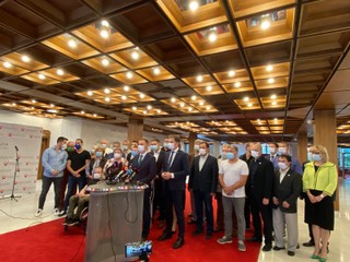 Premiér po rokovaní OĽaNO:  Danko, hajzlík, vzal celú prácu aj s nadpisom, to sa nedá porovnávať