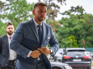 Vládnym špeciálom na futbal. Žilinka spochybnil Eštokovo zamietnutie zverejnenia pasažierov