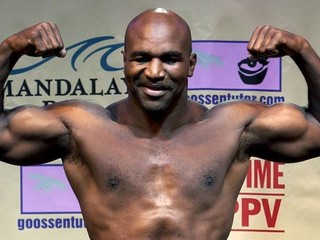 Hľadal Holyfield kvetinu, keď bil manželku?