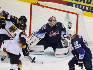 Zhasnuté štvrťfinálové nádeje pre Slovákov. Nemci podľahli Američanom v pomere 1:3