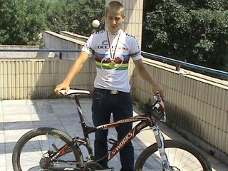 Zašívaný Rambo Sagan opäť špurtoval v prvej päťke