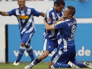 Šesták opäť skóroval proti Brémam, Frankfurt šokoval Bayern v závere