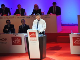 Minister financií Kažimír hovorí, že Smer otvoril okná a začína vetrať