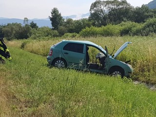 Tragická nehoda: Po náraze vozidiel jedno z nich odhodilo desiatky metrov mimo cesty