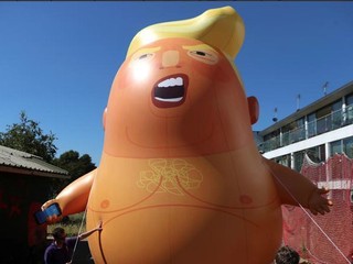 O Trumpov balón je bitka. Chcú ho múzeá a aj aktivisti po celom svete