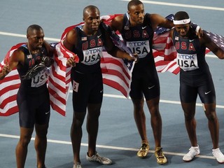 Štafeta na 4 x 400 m pre USA, striebro aj Pistoriusovi, Bolt odštartoval 200m