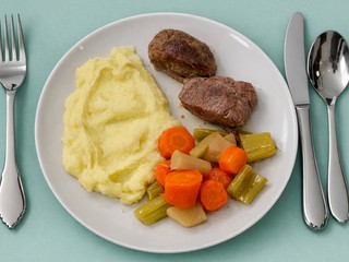 Bravčové líčka so zemiakovou kašou