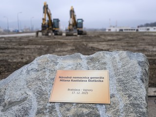 Prezident vyzýva na záväzok dostavať nemocnice. Opozícia žiada od rezortu detaily financovania