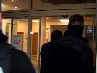 Muža, ktorý dobodal suseda kvôli peniazom, súd na Silvestra vzal do väzby