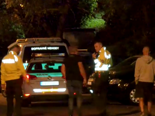Naháňačka taxikára s políciou: Keď mu boli na stope, vyskočil z okna