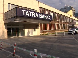 Pri prepade banky získal lupič 10 tisíc eur, pri úteku ich stratil