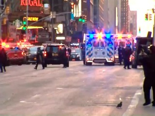 Explóziu v New Yorku vyšetruje polícia spája s terorizmom