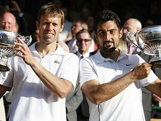 Nestor so Zimonjičom a dievky Williamsovie víťazmi štvorhier vo Wimbledone